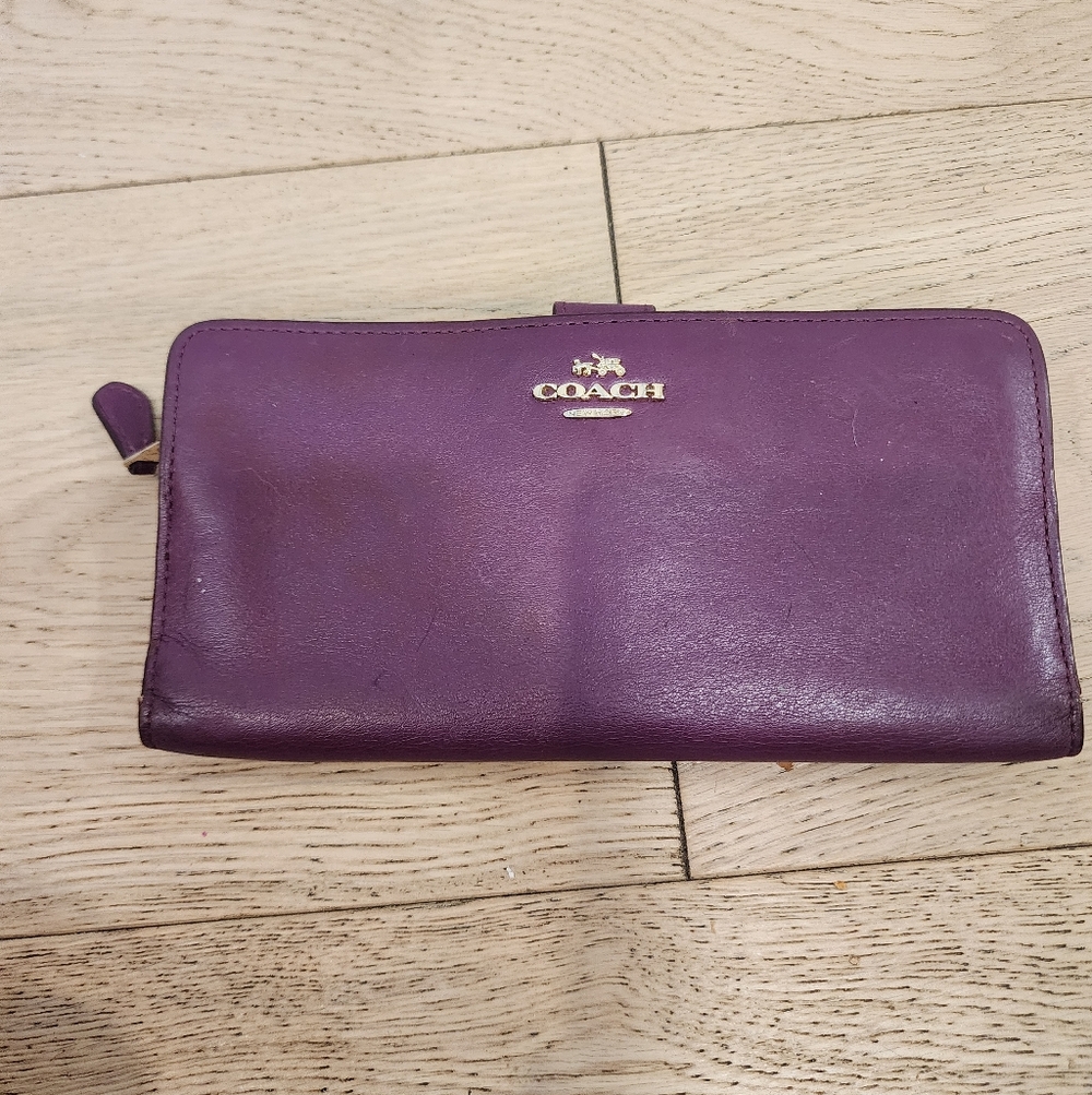 Coach Skinny Wallet in a purple/berry leather finish. - Picture 2 of 9